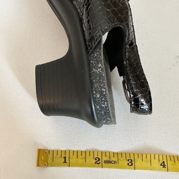 SAS Allegro Heel Strap Sandal in Black Croc - Size 7 - Picture 12 of 14